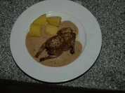 Wachteln mit Estragon- Creme fraiche -Soße - Rezept