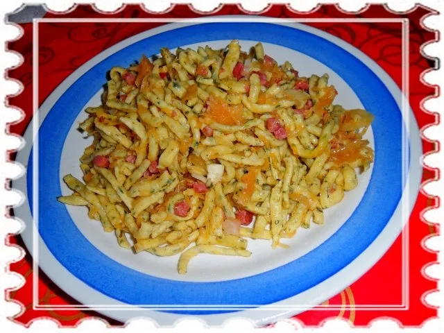 Rezept: Reste-Pfännchen mit Kräuterspätzle und Fasskraut Reste-Pfännchen mit Kräuterspätzle und Fasskraut - Rezept