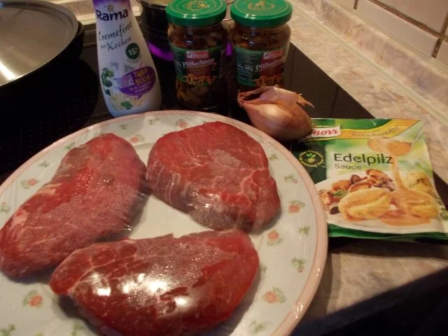 RINDERFILET-STEAK mit SCHALOTTEN-PFIFFERLING-RAHMSAUSE - Rezept - Bild Nr. 2