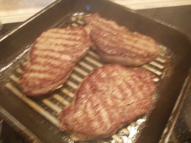 RINDERFILET-STEAK mit SCHALOTTEN-PFIFFERLING-RAHMSAUSE - Rezept - Bild Nr. 3