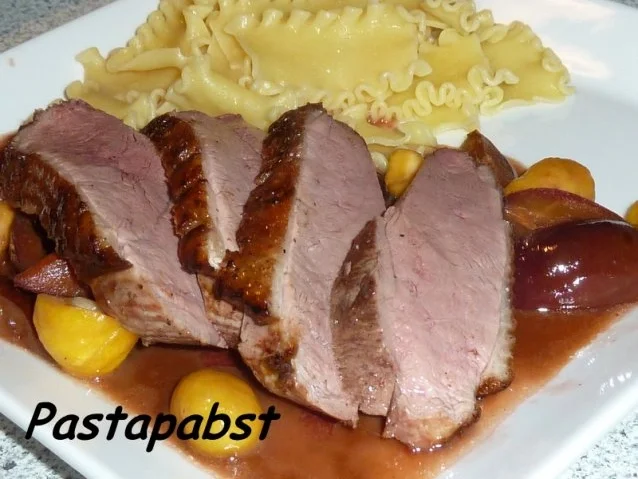 Entenbrust mit Lebkuchen-Pflaumen-Sauce - Rezept - Bild Nr. 3