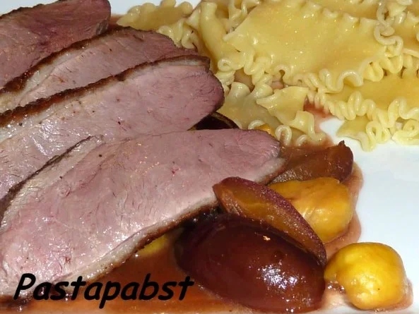 Entenbrust mit Lebkuchen-Pflaumen-Sauce - Rezept - Bild Nr. 4