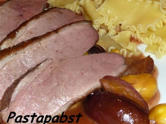 Entenbrust mit Lebkuchen-Pflaumen-Sauce - Rezept - Bild Nr. 2