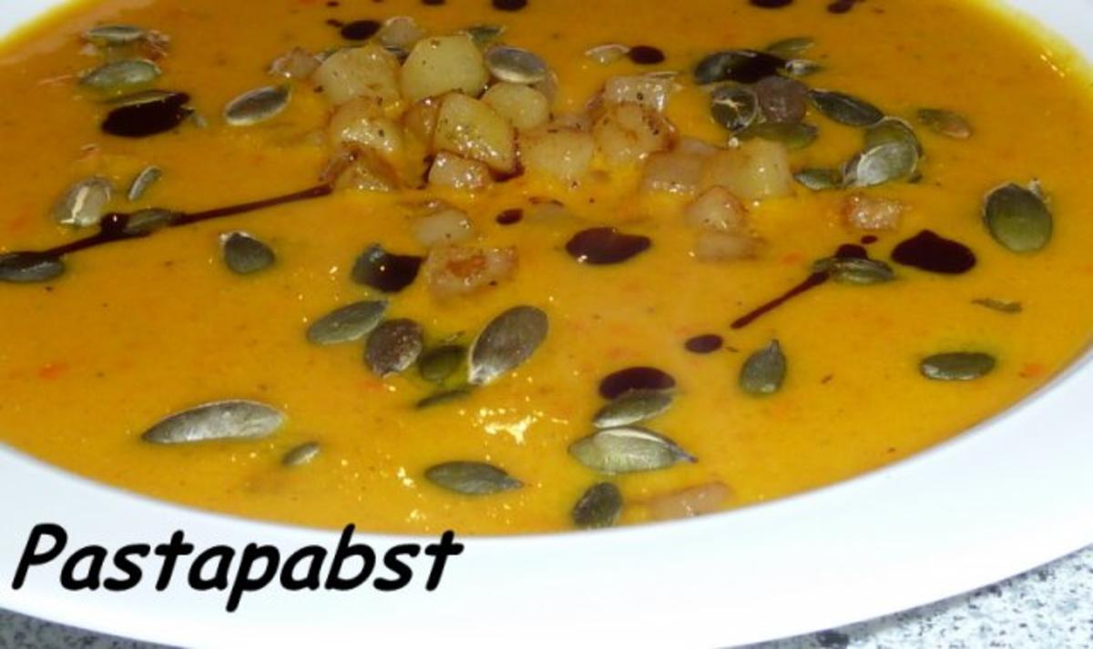 Kürbiscreme Suppe mit Kartoffelcroutons - Rezept