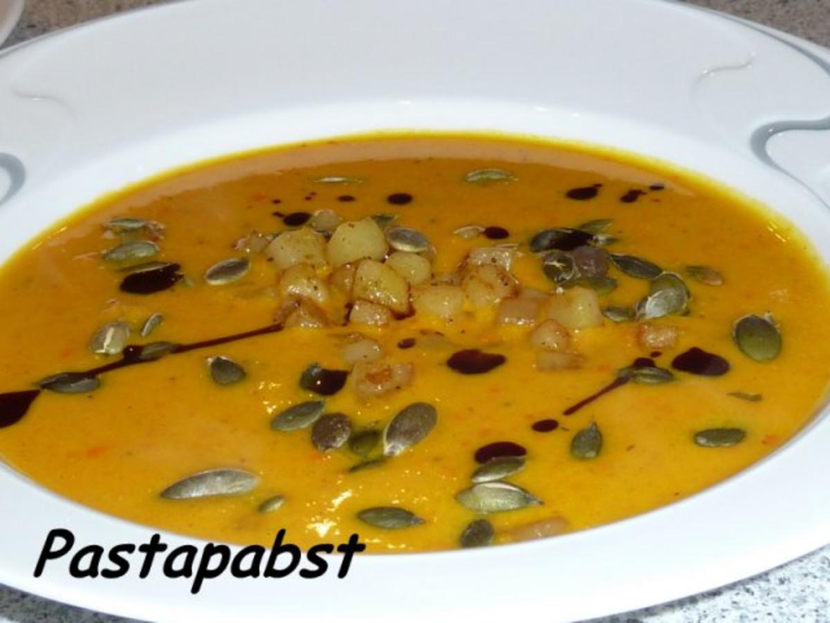 Kürbiscreme Suppe mit Kartoffelcroutons - Rezept - Bild Nr. 2