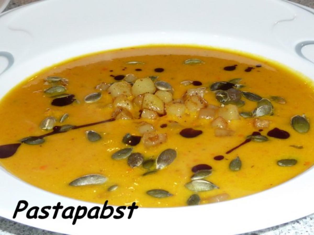 Kürbiscreme Suppe mit Kartoffelcroutons - Rezept - Bild Nr. 3