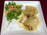 Lachs- und Hackfleischrollen, Chinakohl-Salat mit Mie-Nudeln und Mandelblättchen - Rezept