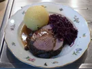 Wildschweinkeule NT, dazu Kartoffelknödel und Rotkohl... - Rezept