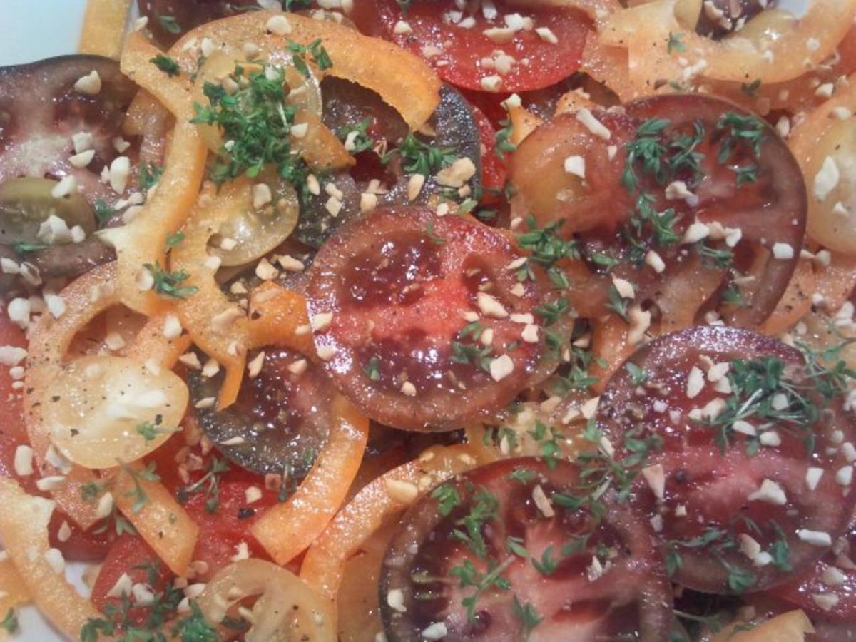 Tomaten-Paprika-Salat mit Zitronen-Vanille-Dressing - Rezept