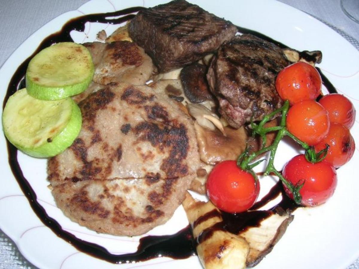 Hirsch-Steaks mit gemischten Pilzen an Walnuss-Kartoffelplätzchen - Rezept - Bild Nr. 5