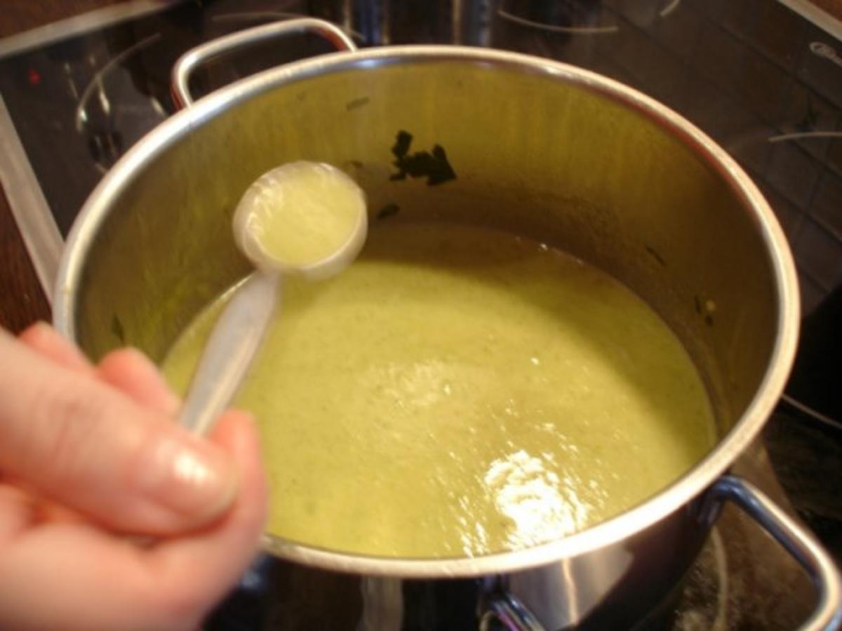 Staudensellerie-Creme-Suppe - Rezept mit Bild - kochbar.de