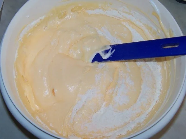 Himbeerbiskuitrolle mit Toblerone - Rezept - Bild Nr. 2