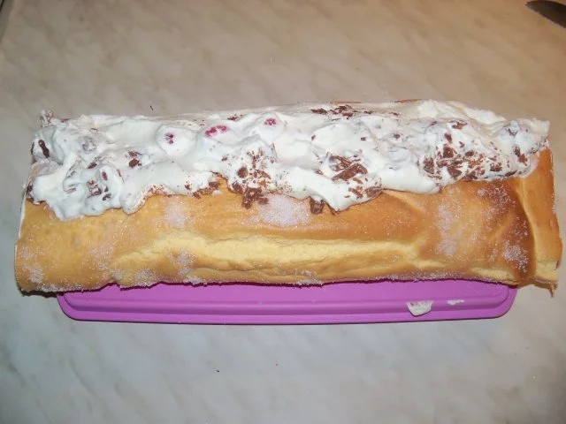 Himbeerbiskuitrolle mit Toblerone - Rezept - Bild Nr. 6