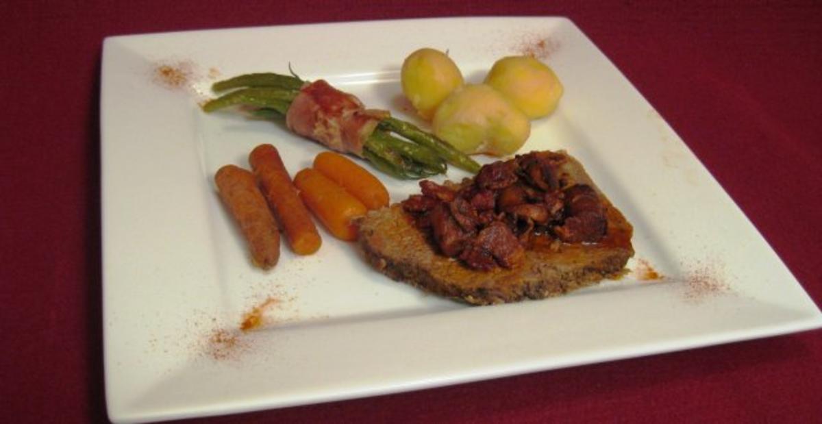 Cowboy Pot Roast mit roten Kartoffeln, grünen Bohnen im Prosciutto-Mantel und Pilzsoße - Rezept