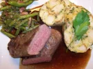 Feinster Rehrücken mit grünen Bohnen und Serviettenknödeln - Rezept