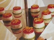 Lachsmousse- Törtchen auf Gurkensockel - Rezept - Bild Nr. 2