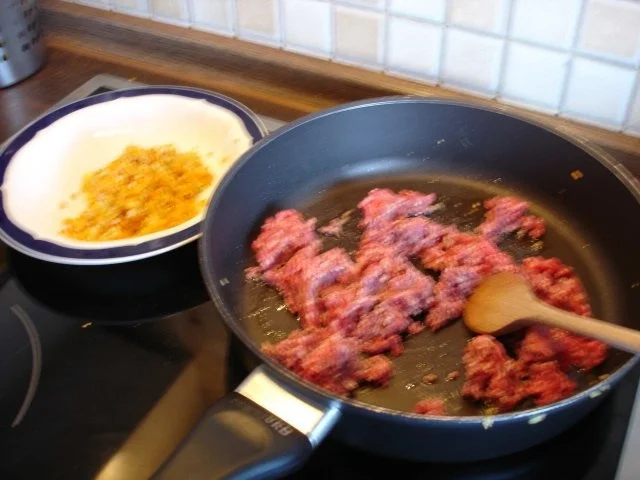 Spaghetti bolognese mit roten Paprikawürfeln - Rezept - Bild Nr. 5