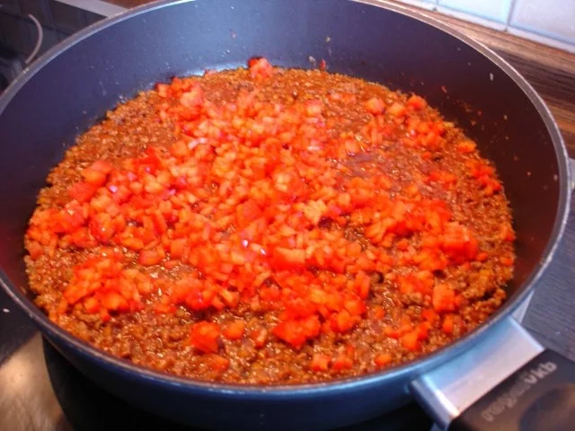 Spaghetti bolognese mit roten Paprikawürfeln - Rezept - Bild Nr. 11