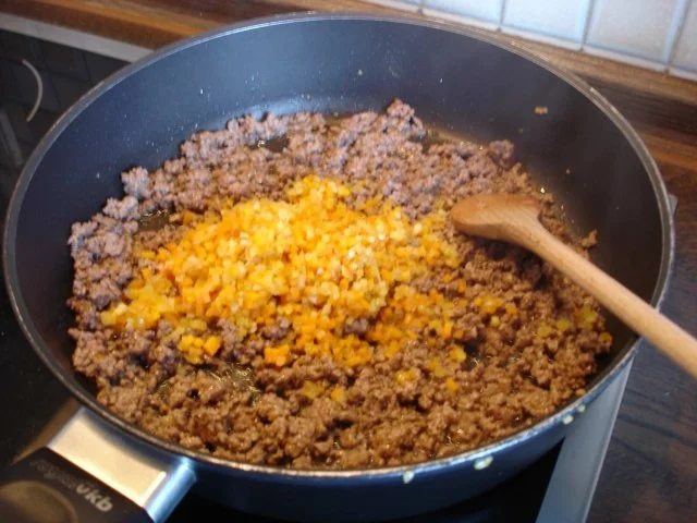 Spaghetti bolognese mit roten Paprikawürfeln - Rezept - Bild Nr. 7