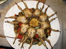 Geflügel: Wachteln auf Ofengemüse - Rezept