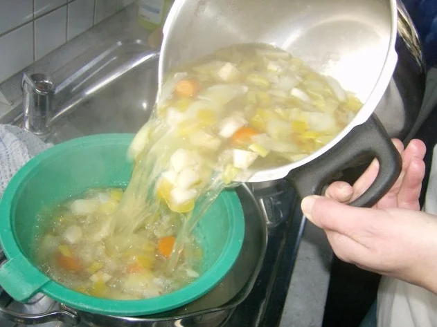 Rezept: Hühnersuppe mit Gemüse Bild Nr. 4 Hühnersuppe mit Gemüse - Rezept - Bild Nr. 4