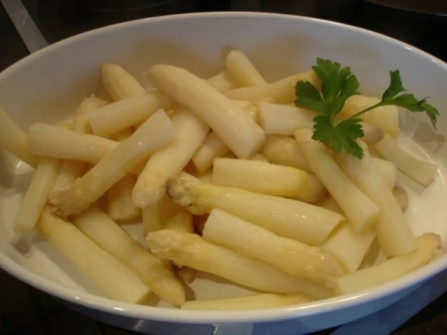 Schweinefilet mit Spargelspitzen und Herzogeinkartoffeln und Sauce Hollandaise - Rezept - Bild Nr. 5