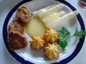 Schweinefilet mit Spargelspitzen und Herzogeinkartoffeln und Sauce Hollandaise - Rezept