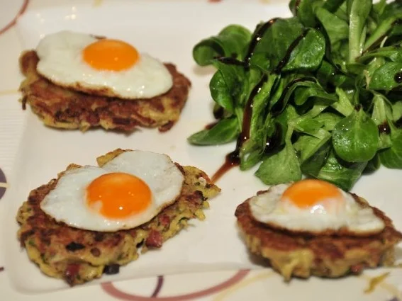 Rezept: Mini-Kartoffelpuffer mit Speck und Ei Bild Nr. 5 Mini-Kartoffelpuffer mit Speck und Ei - Rezept - Bild Nr. 5