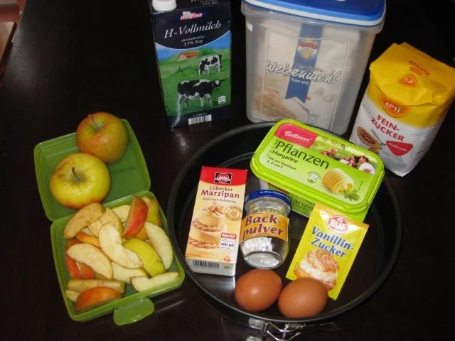 Rezept: Apfelkuchen Marzipankuchen Dessertkuchen a la Vroni Bild Nr. 2 Apfelkuchen Marzipankuchen Dessertkuchen a la Vroni - Rezept - Bild Nr. 2