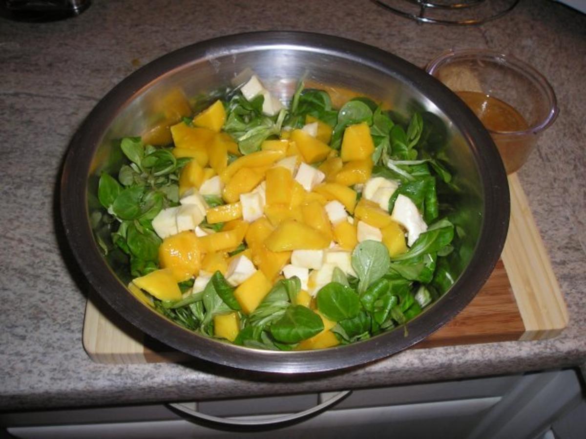 Feldsalat mit Mango und Mozzarella - Rezept - kochbar.de