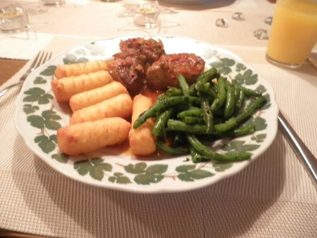 Rezept: pfeffersteak, prinzessbohnen im speckmantel und kroketten pfeffersteak, prinzessbohnen im speckmantel und kroketten - Rezept