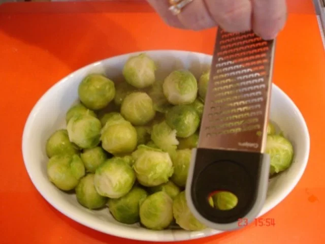 Rosenkohl mit Sauce Hollandaise und Mama´s Buletten und Salzkartoffeln - Rezept - Bild Nr. 7