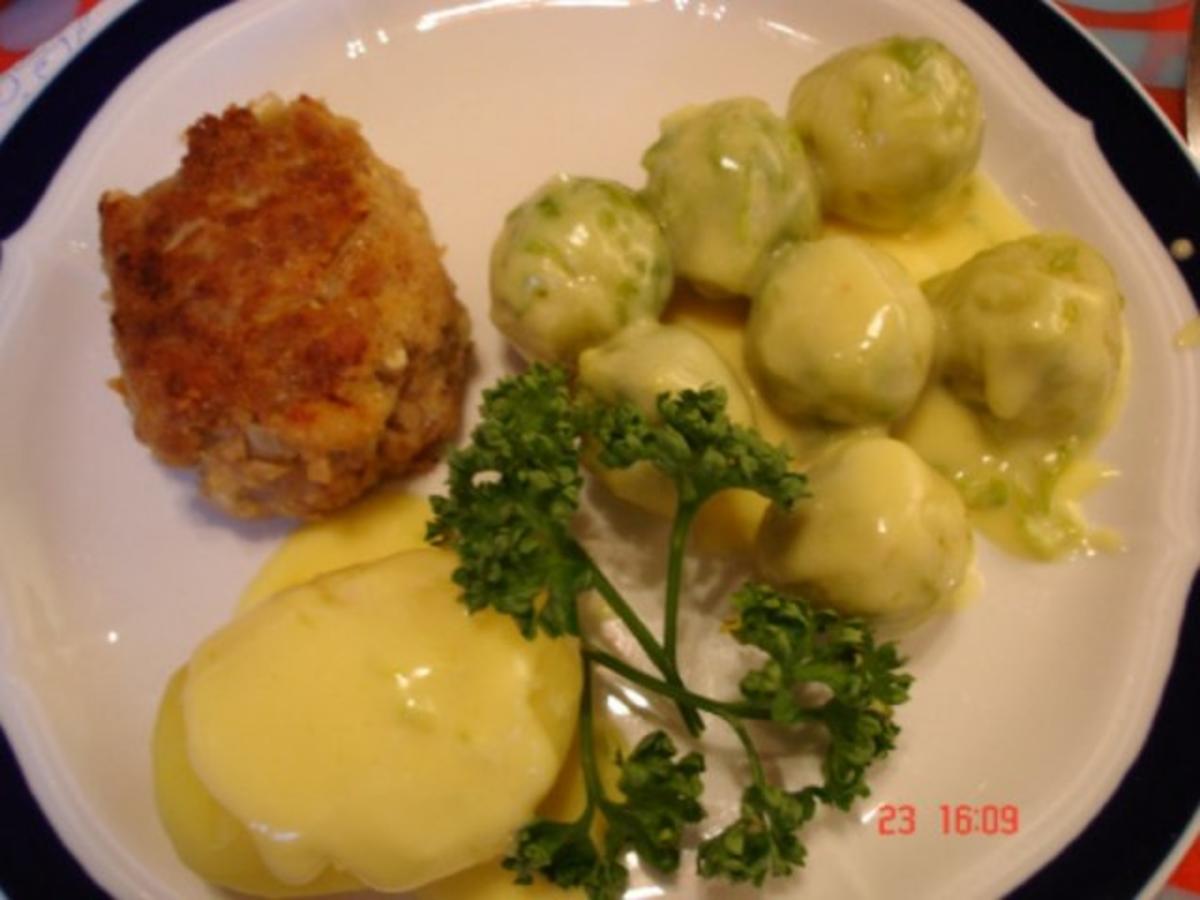 Rosenkohl mit Sauce Hollandaise und Mama´s Buletten und Salzkartoffeln ...