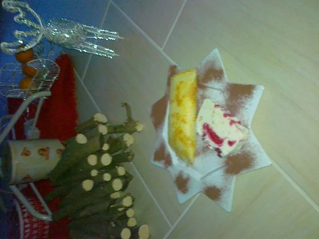 Rezept: Himbeer- Vanille Parfait mit Winterlicher Sahne Bild Nr. 2 Himbeer- Vanille Parfait mit Winterlicher Sahne - Rezept - Bild Nr. 2