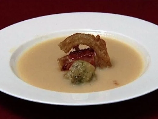 Weiße Zwiebelsuppe mit Gemüse-Kaffee-Tempura (Thomas Strunz) - Rezept
