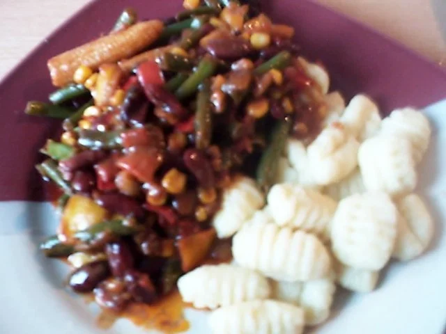 Rezept: Pfeffer-Rindersteak mit Mexikanischem Pfannengemüse und Gnoccis Pfeffer-Rindersteak mit Mexikanischem Pfannengemüse und Gnoccis - Rezept