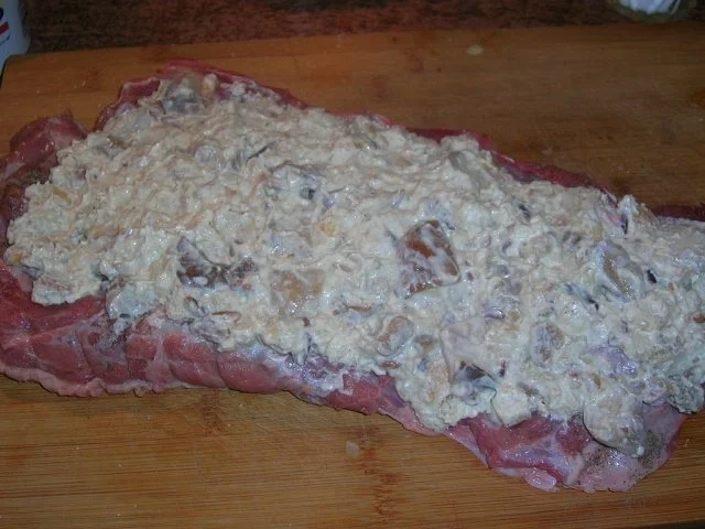 Kalbsrollbraten gef. mit Steinpilzen, Mascarpone + Pinienkernen  an Graupen Risotto - Rezept - Bild Nr. 8