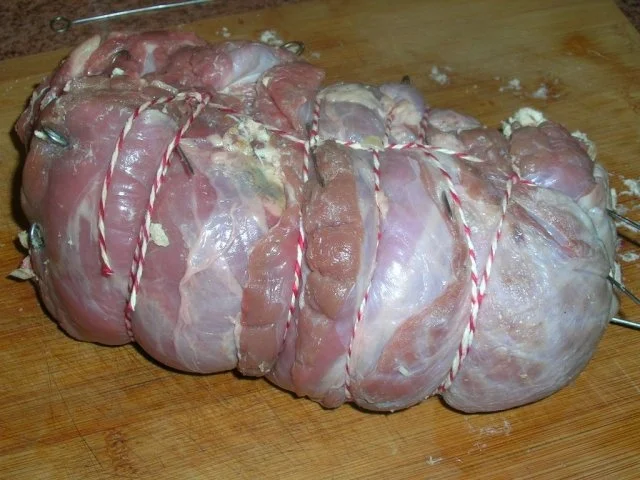 Kalbsrollbraten gef. mit Steinpilzen, Mascarpone + Pinienkernen  an Graupen Risotto - Rezept - Bild Nr. 9