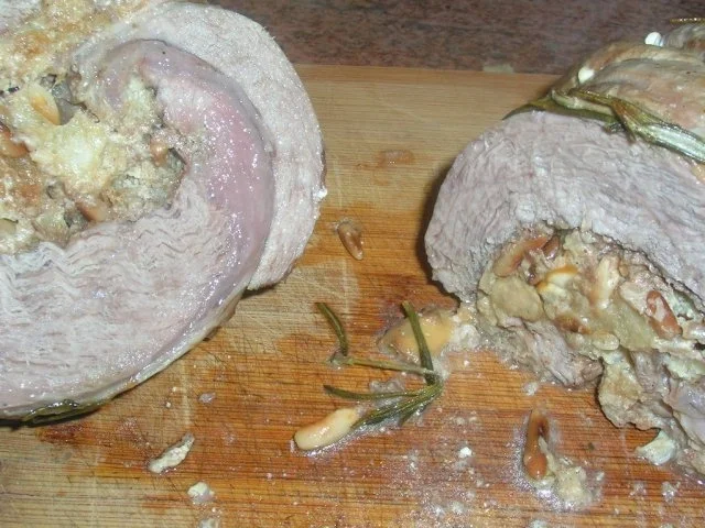 Kalbsrollbraten gef. mit Steinpilzen, Mascarpone + Pinienkernen  an Graupen Risotto - Rezept - Bild Nr. 12