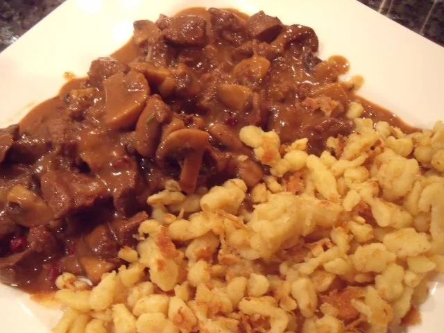 Rezept: Hirschgulasch mit Pilzen Hirschgulasch mit Pilzen - Rezept