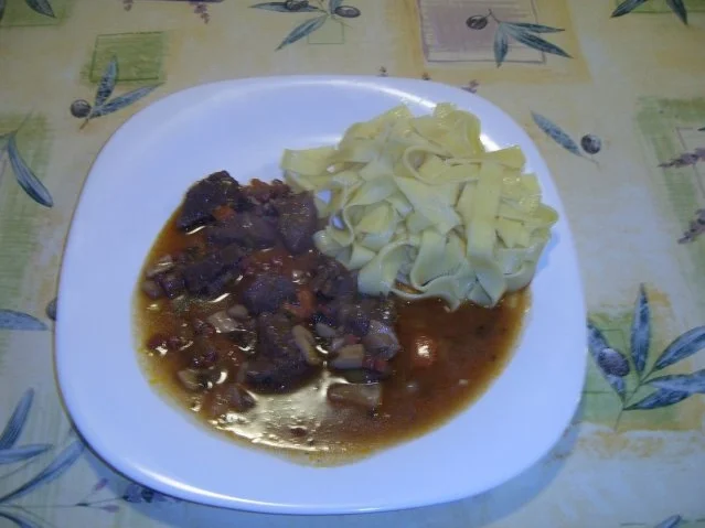 Rezept: Hirschgulasch mit Pilzen Bild Nr. 3 Hirschgulasch mit Pilzen - Rezept - Bild Nr. 3