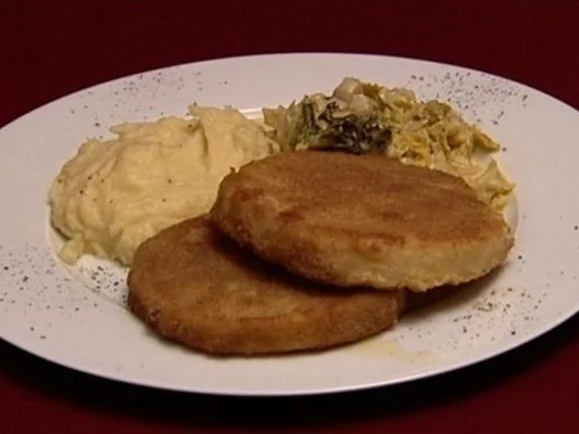 Sellerieschnitzel mit Schwarzwurzel-Wirsing-Gemüse und Trüffelpüree (Aline Hochscheid) - Rezept