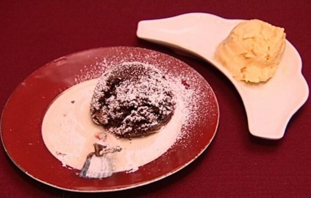 Heiß und Kalt - Coulant au Chocolat und Mangoeis (Aline Hochscheid) -
Rezept Eingereicht von Das perfekte Promi Dinner