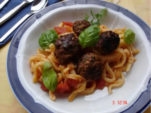 Rezept: Papa’s Spätzle mit "Bällchen" Papa’s Spätzle mit "Bällchen" - Rezept