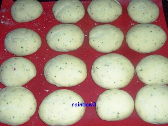 Backen: Brötchen mit Frischkäse und Kräutern - Rezept - Bild Nr. 3