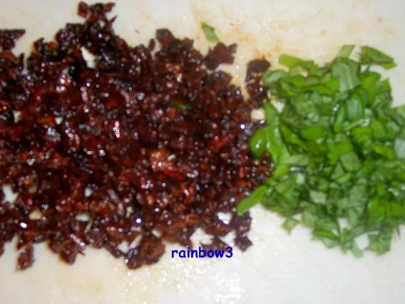 Backen: Tomaten-Mozzarella - Mini-Muffins - Rezept - Bild Nr. 3