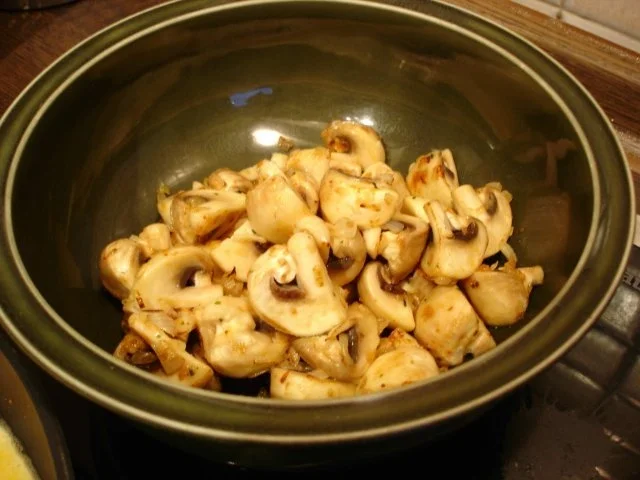 Rezept: Rührei mit Champignons auf Toast Bild Nr. 6 Rührei mit Champignons auf Toast - Rezept - Bild Nr. 6