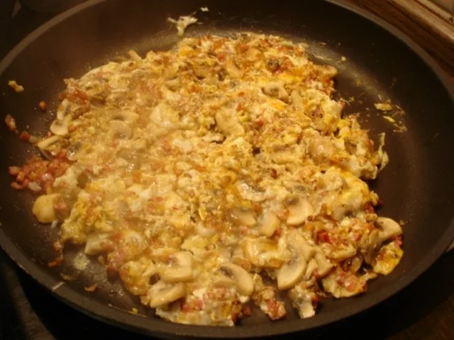 Rührei mit Champignons und Schinkenwürfel - Rezept - Bild Nr. 8