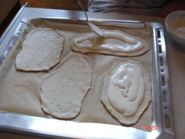 Sauerrahmfladen mit Speck und Käse - Rezept - Bild Nr. 7