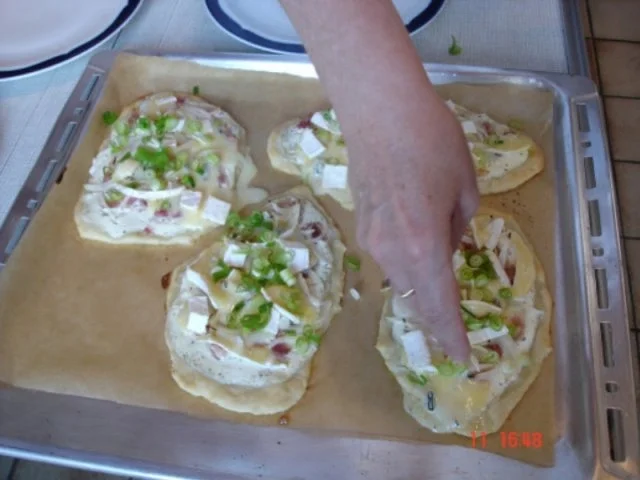 Sauerrahmfladen mit Speck und Käse - Rezept - Bild Nr. 10